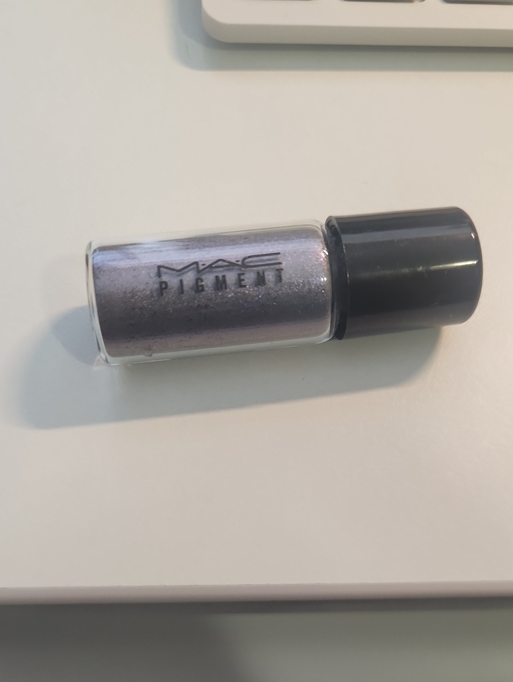 MAC Cosmetics Loose Pigment Eyeshadow - Shimmering Lilac Silver